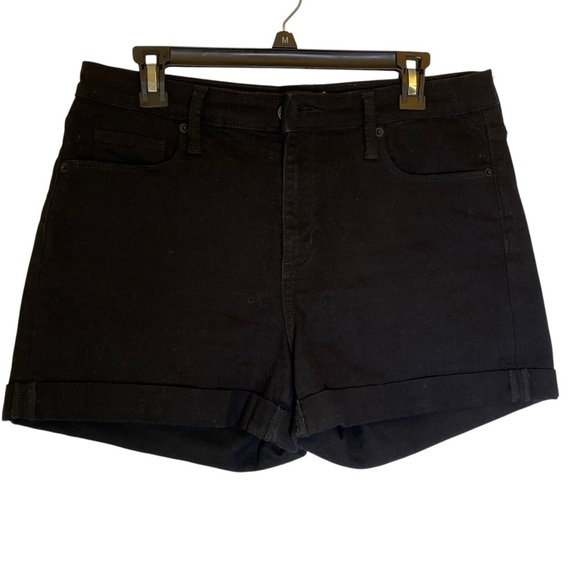 Universal Thread Women's size 12 Black High-Waisted mid rise Jean Shorts - Picture 1 of 6